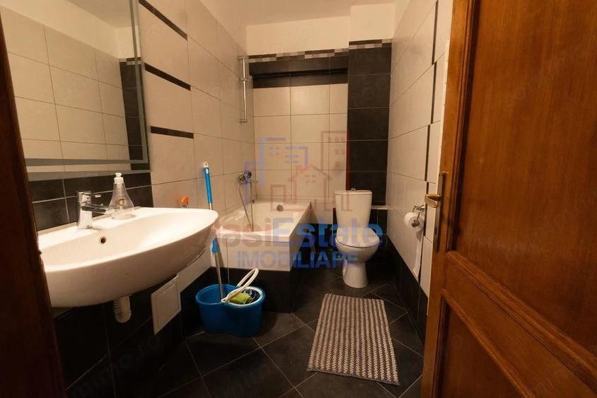 Apartament cu 4 camere decomandat în Filiași