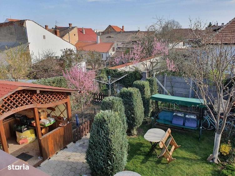 Casă cu 4 camere cu Teren 336 Mp în Piața Cluj