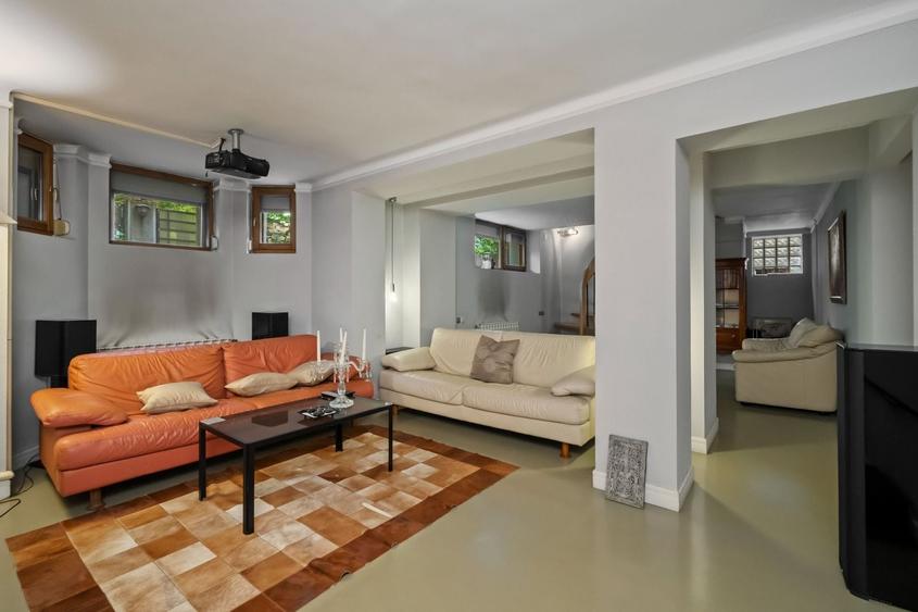 Apartament cu 6 camere decomandat, mobilat în Cotroceni