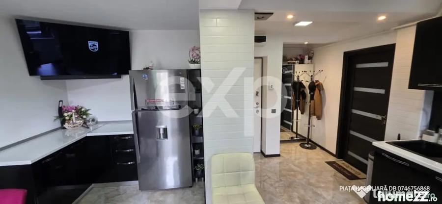 Apartament cu 3 camere semidecomandat în Micro 9
