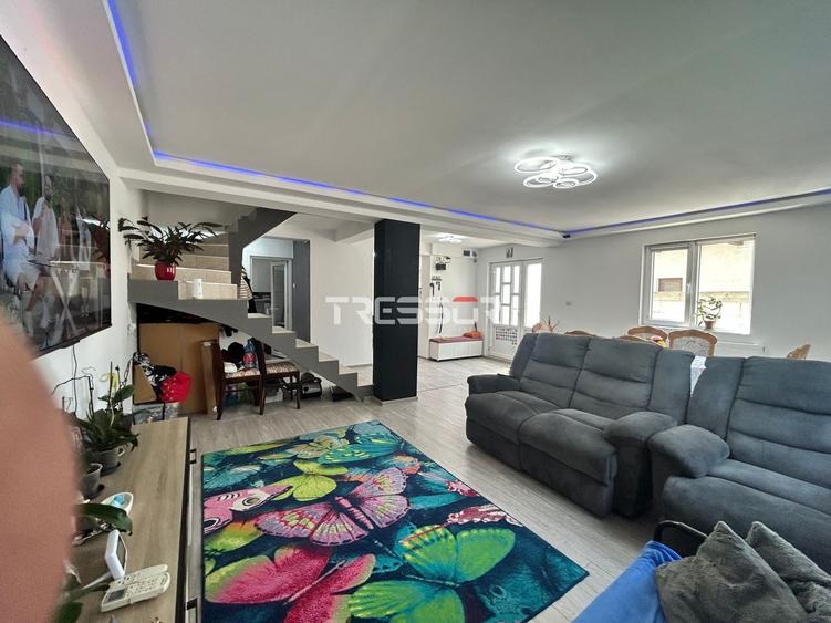 Casă cu 5 camere cu Canalizare în Lumina
