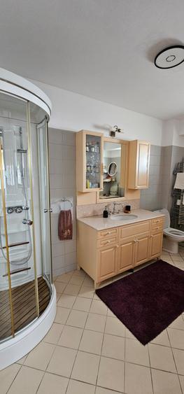 Apartament cu 4 camere decomandat în Barbu Văcărescu