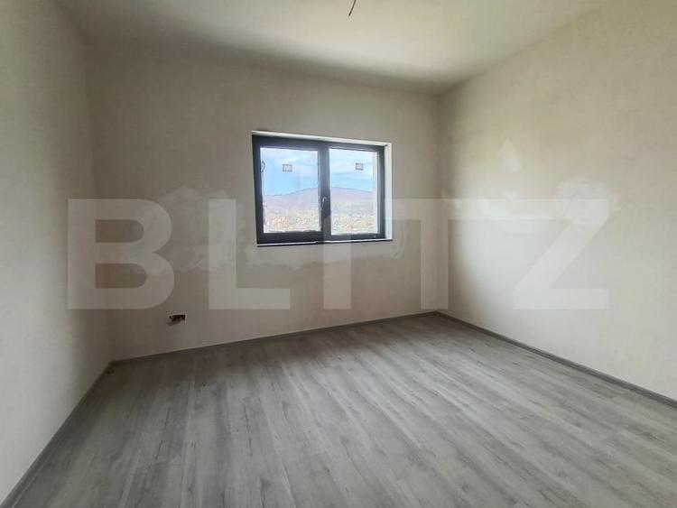 Apartament cu 3 camere decomandat în Exterior Sud