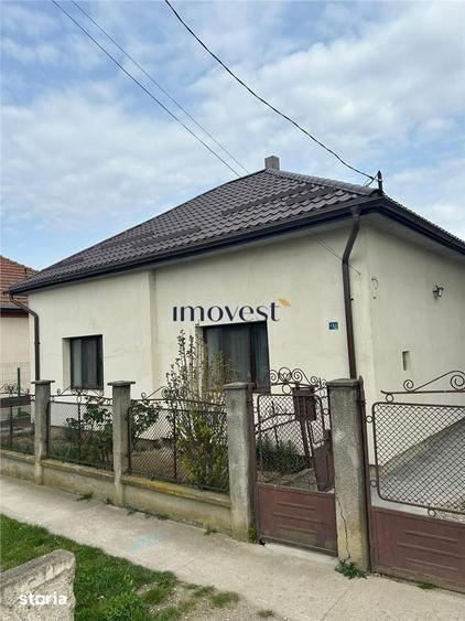 Casă cu 5 camere cu Teren 978 Mp în Păulești