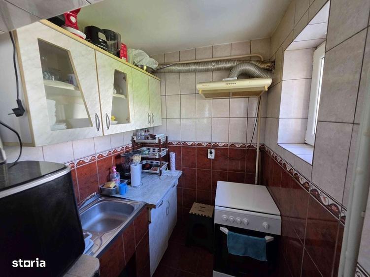 Apartament cu 3 camere în Petrișor