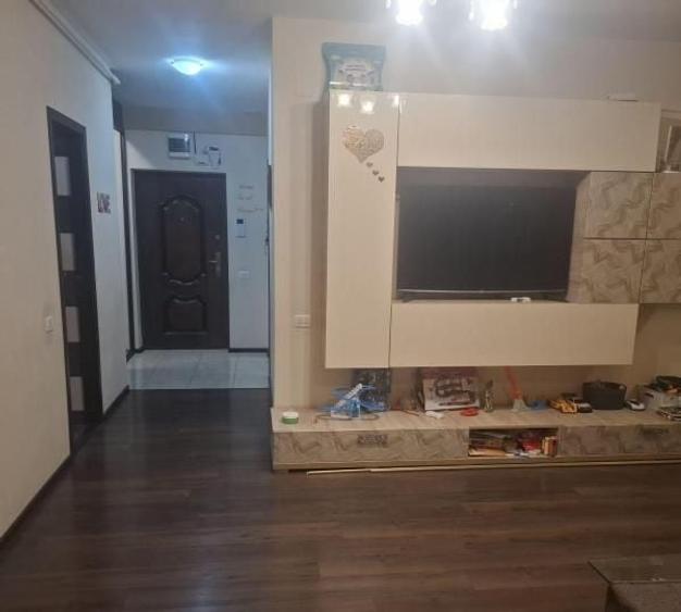 Apartament cu 2 camere decomandat, mobilat în Far