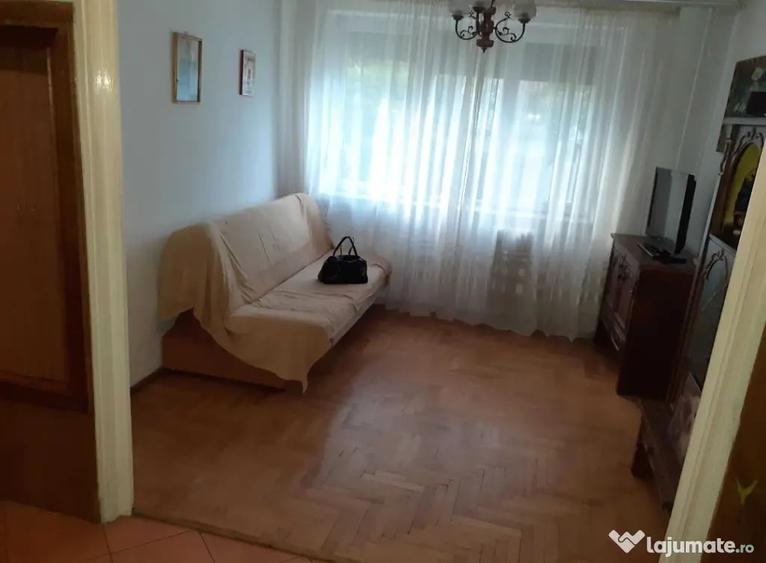 Apartament cu 4 camere decomandat în Central