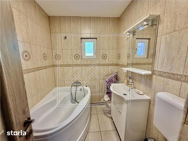 Apartament cu 4 camere în Vasile Aaron