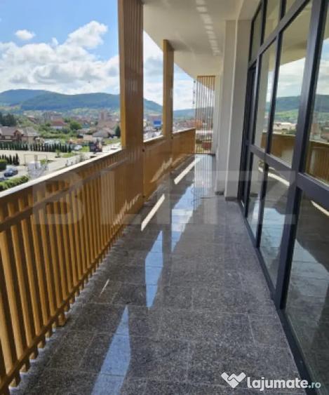 Spațiu comercial, de 2,351 mp, în Central