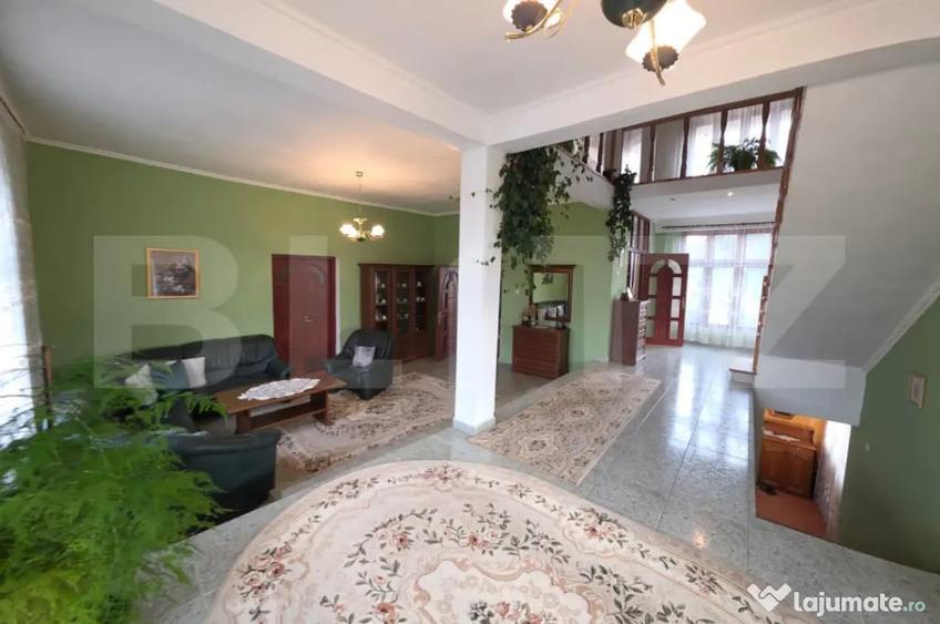 Casă cu 5 camere cu Teren 1900 Mp în Central