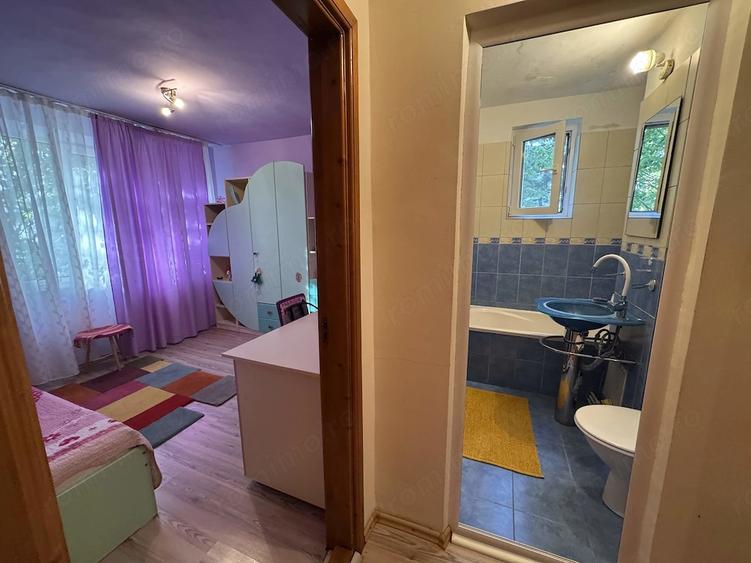 Apartament cu 3 camere semidecomandat în Central