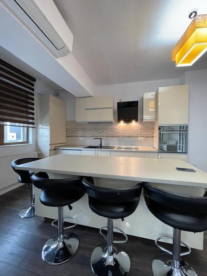 Apartament cu 3 camere decomandat în Faleza Nord