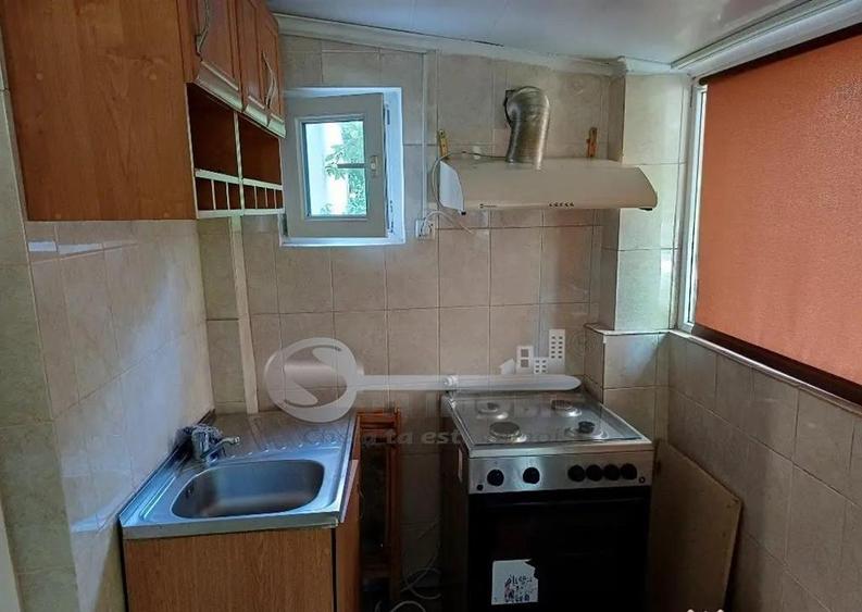 Garsonieră decomandată în Galata