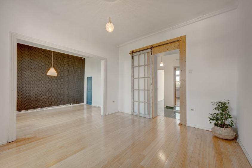 Apartament cu 3 camere semidecomandat în Eminescu