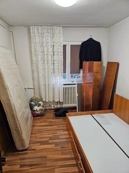Apartament cu 3 camere semidecomandat în Militari