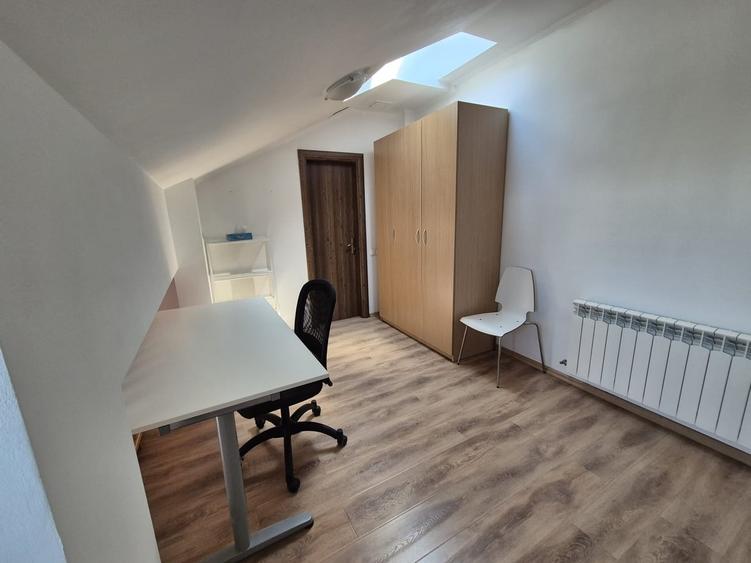 Apartament cu 4 camere semidecomandat în Fundeni