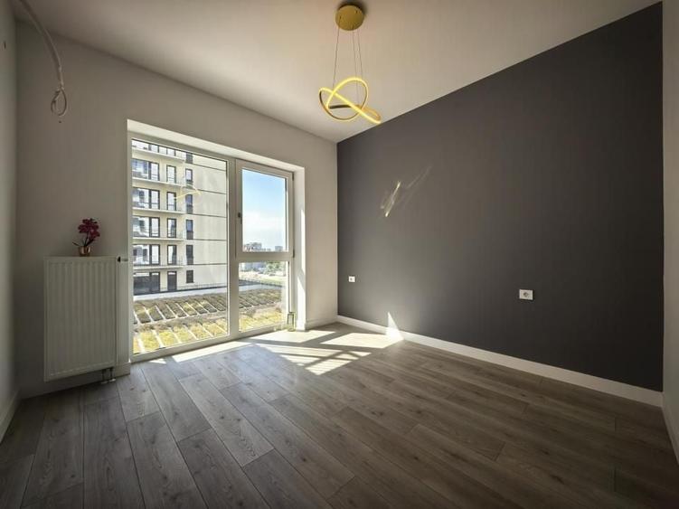 Apartament cu 3 camere semidecomandat în Baza 3