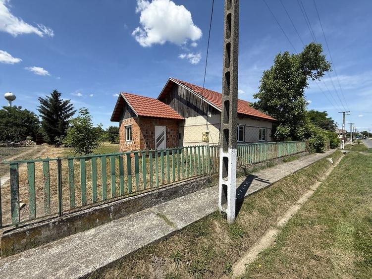 Casă cu 3 camere în Petea