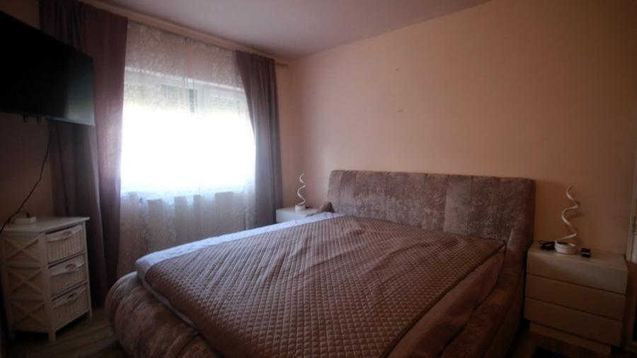 Apartament cu 3 camere nedecomandat, mobilat în Aradului