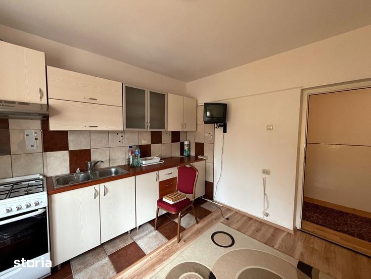 Casă cu 8 camere cu Teren 1300 Mp în Păulești