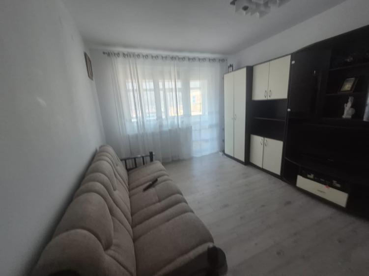 Apartament cu 3 camere decomandat, mobilat în Precista