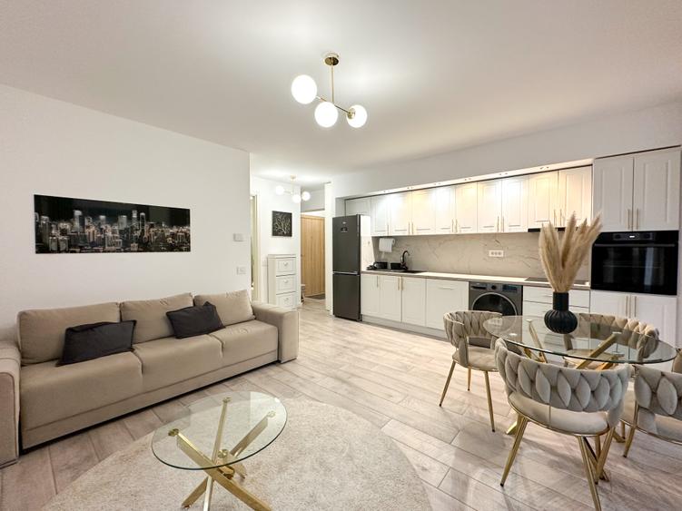 Apartament cu 3 camere semidecomandat în P-ta Presei Libere
