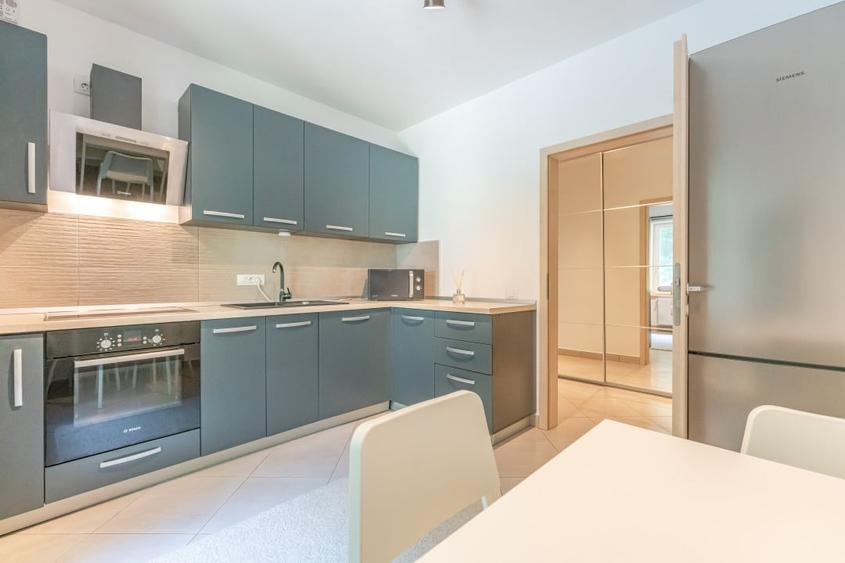 Apartament cu 2 camere decomandat, mobilat în 15 Noiembrie