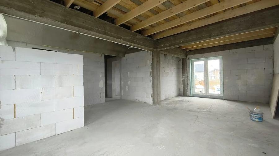 Casă cu 7 camere cu Teren 352 Mp în Central