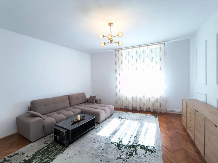 Casă individuală cu 4 camere cu Canalizare în Central