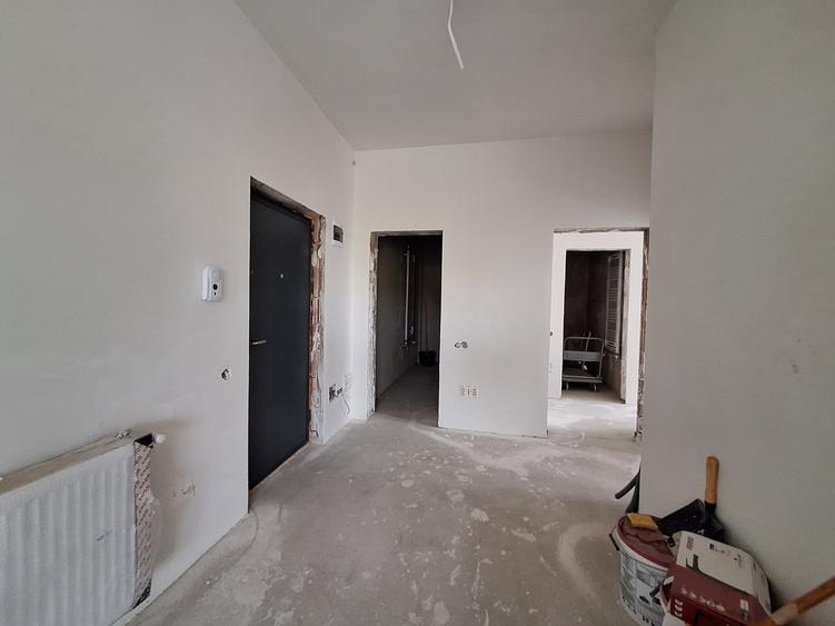 Apartament cu 3 camere semidecomandat în Florești