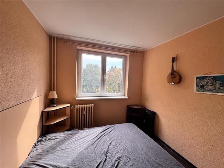 Apartament cu 3 camere decomandat în Berceni
