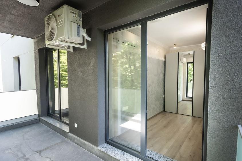 Apartament cu 3 camere semidecomandat în Tineretului