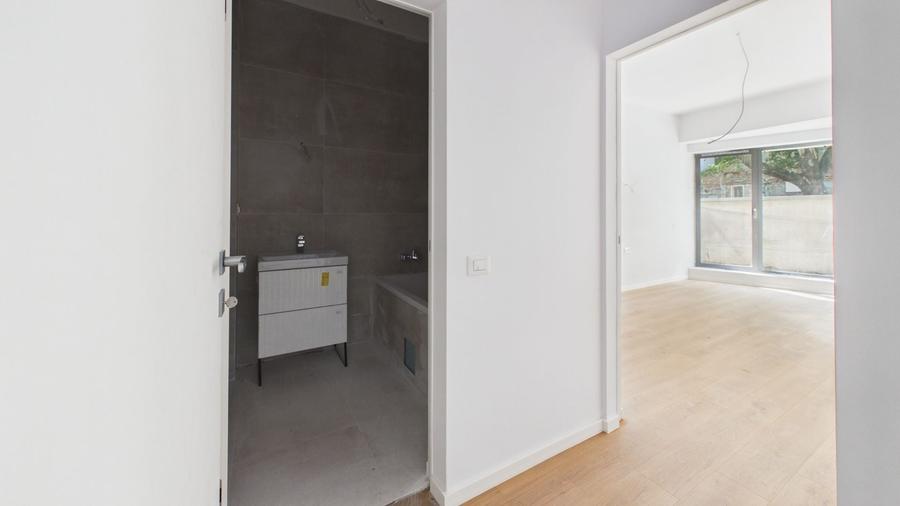 Apartament cu 2 camere semidecomandat în Grivița