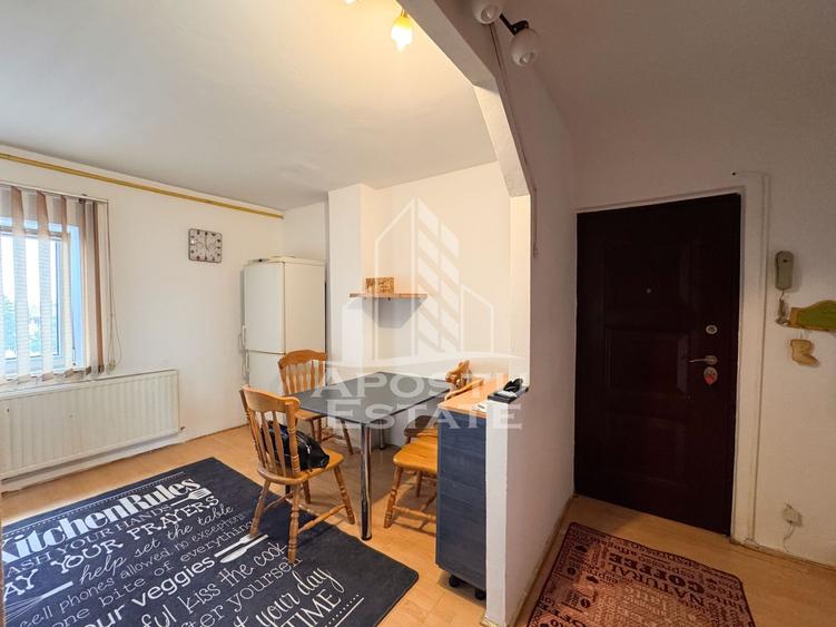 Apartament cu 2 camere semidecomandat în Girocului
