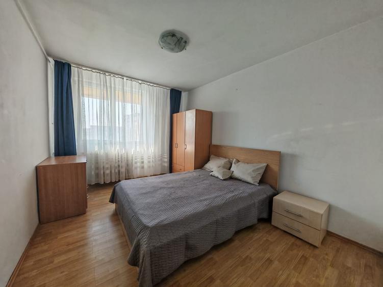 Apartament cu 3 camere semidecomandat în Colentina