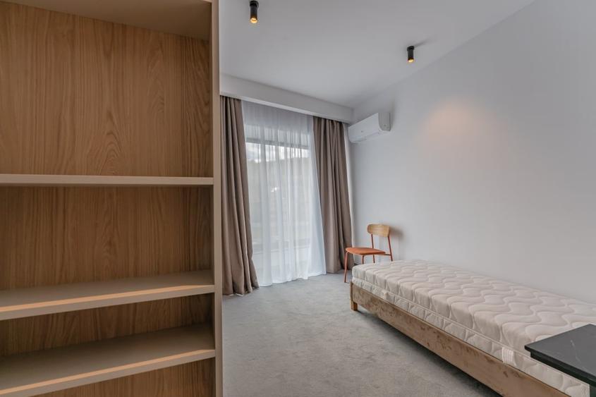 Apartament cu 4 camere decomandat, mobilat în Central