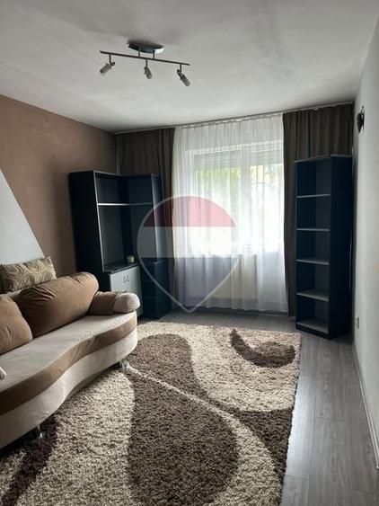 Apartament cu 2 camere semidecomandat, mobilat în Ultracentral