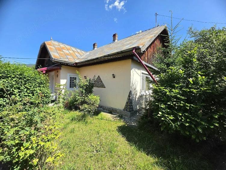Casă cu 5 camere cu Teren 2800 Mp în Central