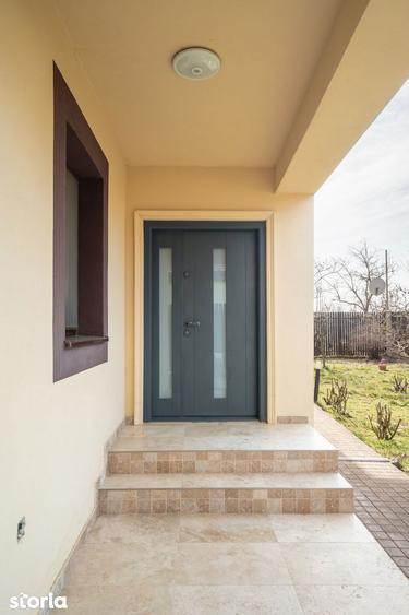 Casă cu 7 camere cu Garaj în Brănești