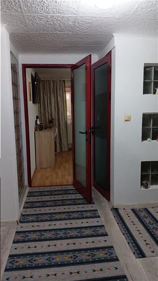 Casă individuală cu 5 camere cu Canalizare în Bârnova