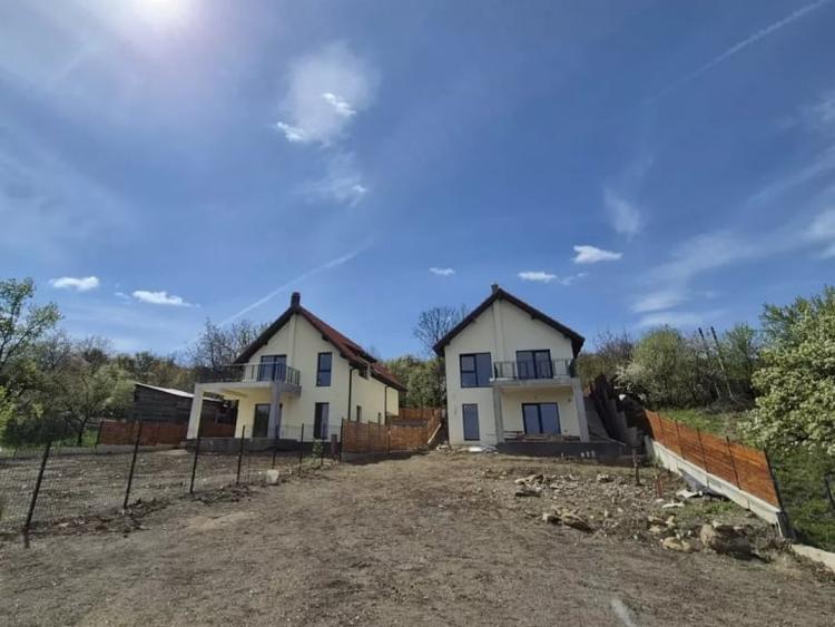 Casă individuală cu 5 camere cu Canalizare în Borhanci