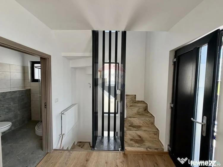 Casă cu 3 camere cu Teren 400 Mp în Golești