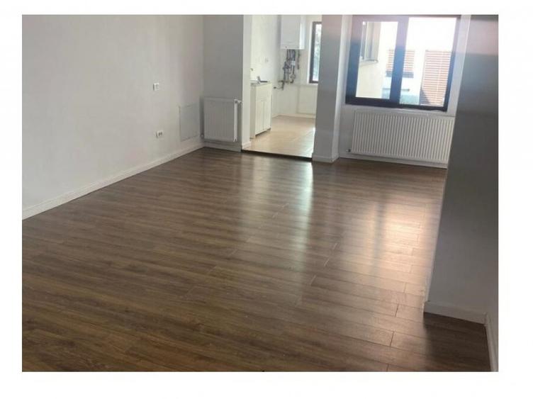 Casă cu 5 camere cu Teren 200 Mp în Obor