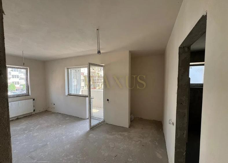 Apartament cu 3 camere semidecomandat în Florești