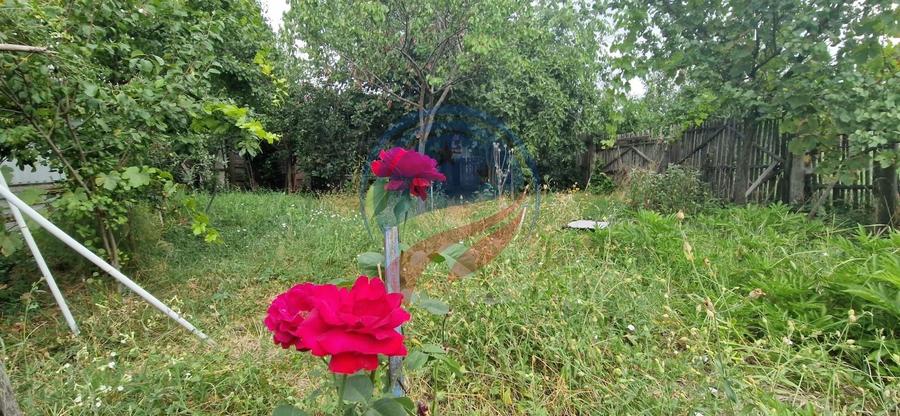 Casă individuală cu 3 camere cu Canalizare în Est
