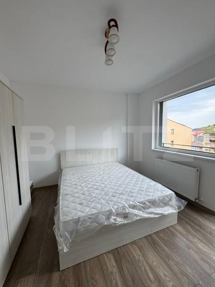 Apartament cu 3 camere semidecomandat, mobilat în Florești
