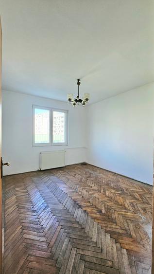 Apartament cu 3 camere decomandat în Dristor