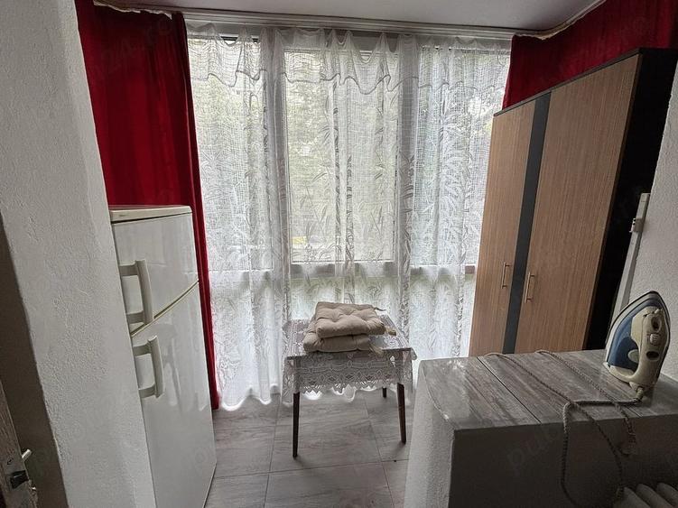 Apartament cu 3 camere semidecomandat în Dacia