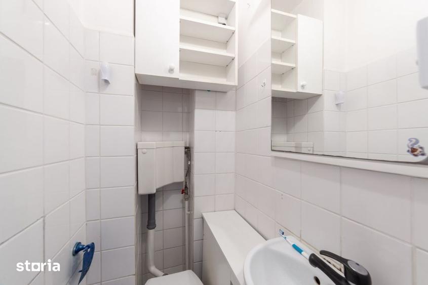 Apartament cu 3 camere semidecomandat, mobilat în Calea București