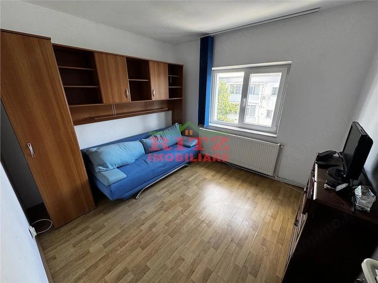 Apartament cu 3 camere decomandat în Gară
